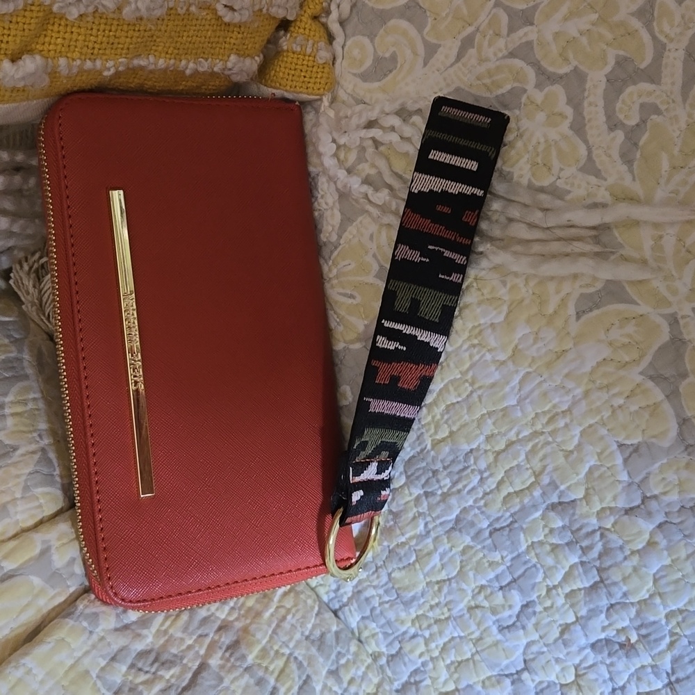 Steve Madden wristlet